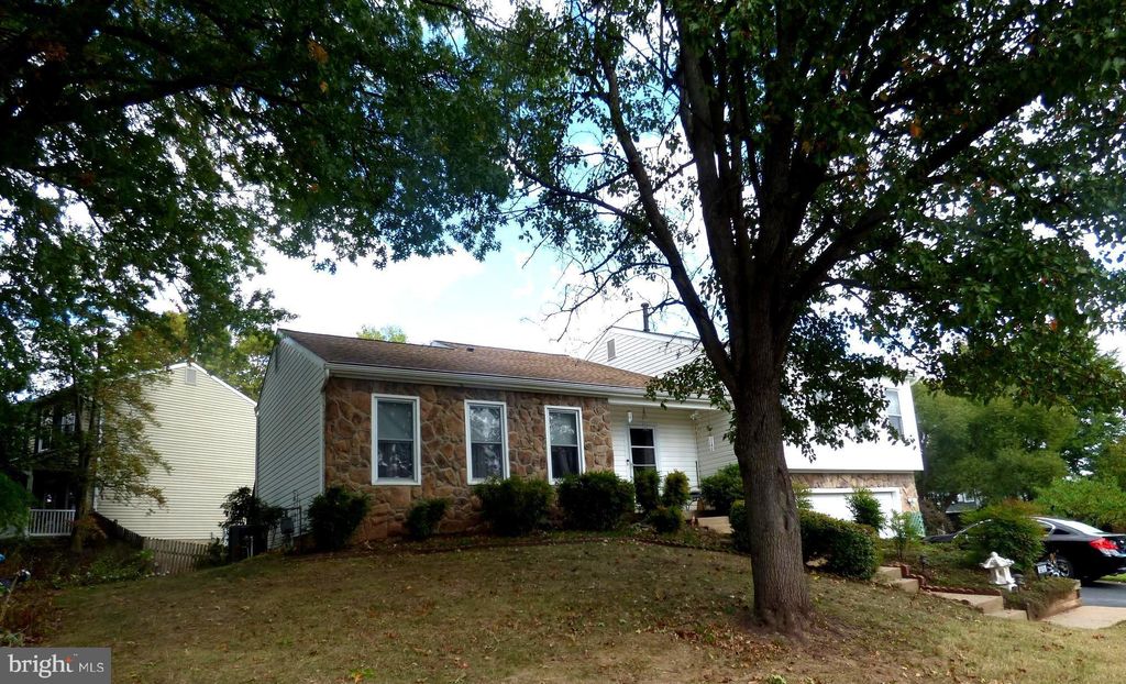 Photo of 5515 Belle Pond Drive, CENTREVILLE, VA 20120 (MLS # VAFX2265178)