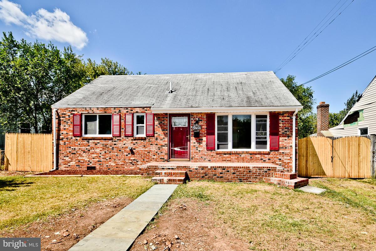 NORTH FORESTVILLE - Residential