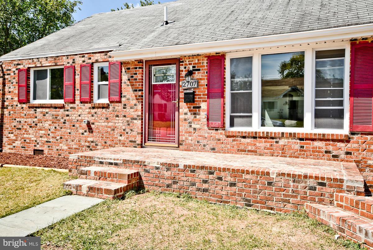 NORTH FORESTVILLE - Residential