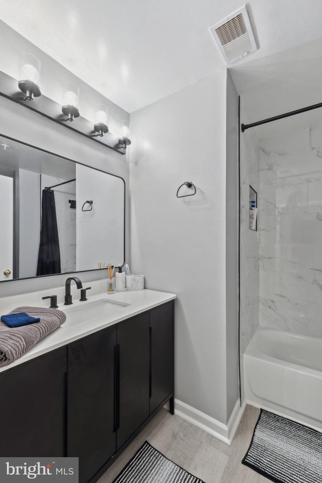 WOODLAND LAKE - Residential