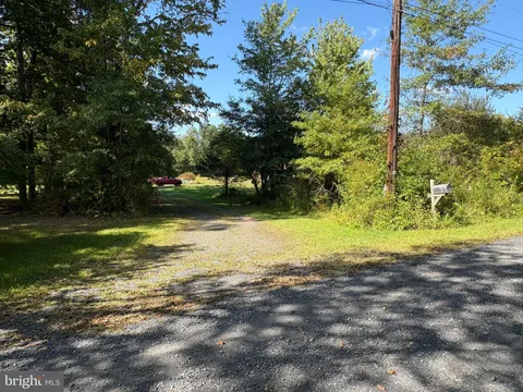 1107 Hickory Ln, Quakertown, PA MLS: PABU2105862