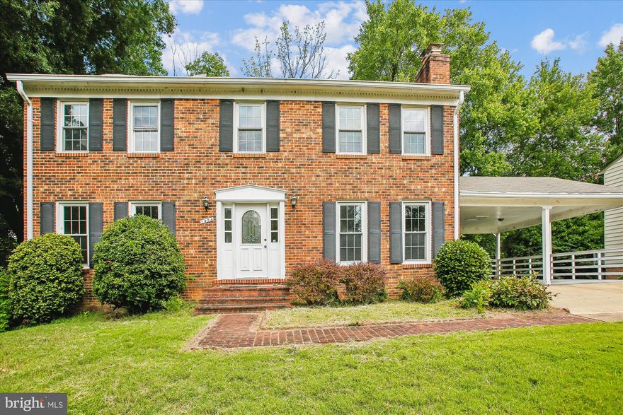 Being sold "AS IS", this diamond in the rough awaits your special touches.  Approximately 2578 finished square feet total.  In the award-winning Waynewood School District!  Enjoy the freedom of no through-traffic in this all cul-du-sac neighborhood of only 41 homes. The neighborhood common area is perfect for picnics and play.  Two fireplaces make for cozy winters, both wood-burning and one with a wood stove insert.  The primary bedroom has a spacious walk-in closet.  Hardwoods warm the family room.  The bus at the entrance to Oakbrooke whisks you to the Huntington Metro to tackle that commute. The path through the treed common area skirts the creek and leads to Mount Vernon Swim & Tennis Club, a membership organization, with 3 pools, playground, picnic areas and fishing pond as well as tennis and pickleball courts.  Just a couple of blocks away is the Hollin Hall Shopping Center with the famous "Variety Store" as well as grocery, hardware, restaurants, and much more.  Fabulous location so near bike/hike trails, the Potomac River, Fort Belvoir, with easy commute on the George Washington Parkway to DC and National Landing and major commuter routes.  Old Town Alexandria is just a few minutes away on the George Washington Parkway.