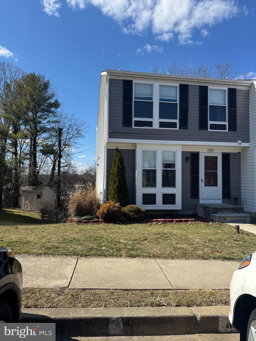 Large 3 Br/2.5 Ba EOG ! Stainless steel kitchen appliances*vinyl plank flooring *fully finished walkout basement with additional full bath, laundry room w/extra storage*large deck off kitchen!!!