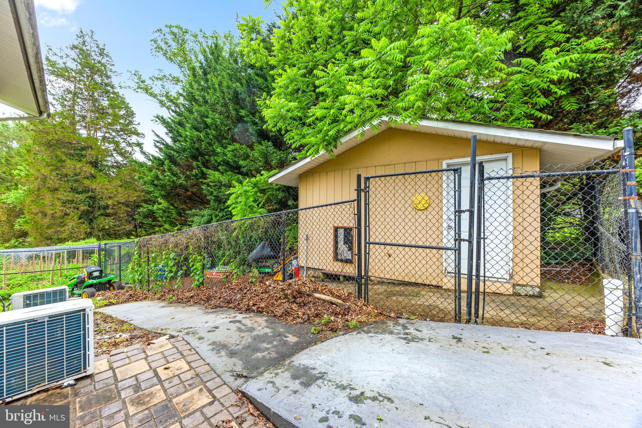 KINGSVILLE - Residential