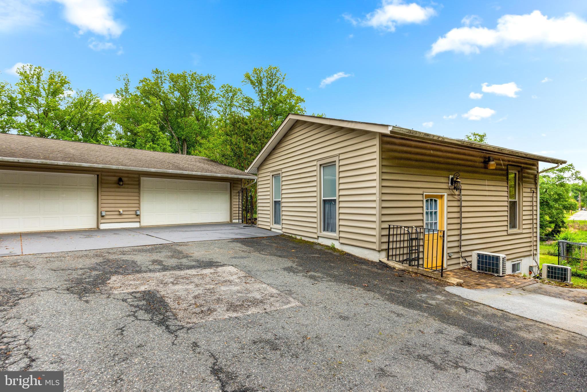 KINGSVILLE - Residential