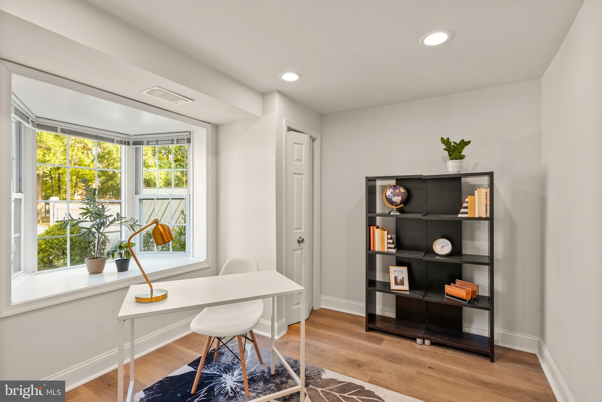 PINEWOOD LAKE - Residential