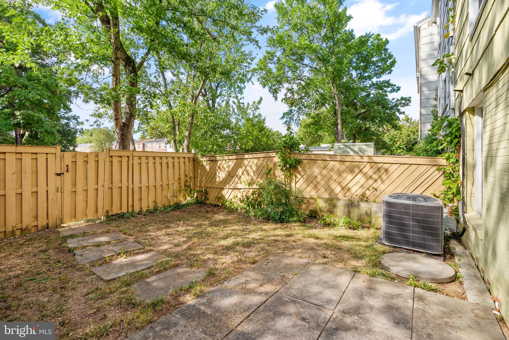 PINEWOOD LAKE - Residential