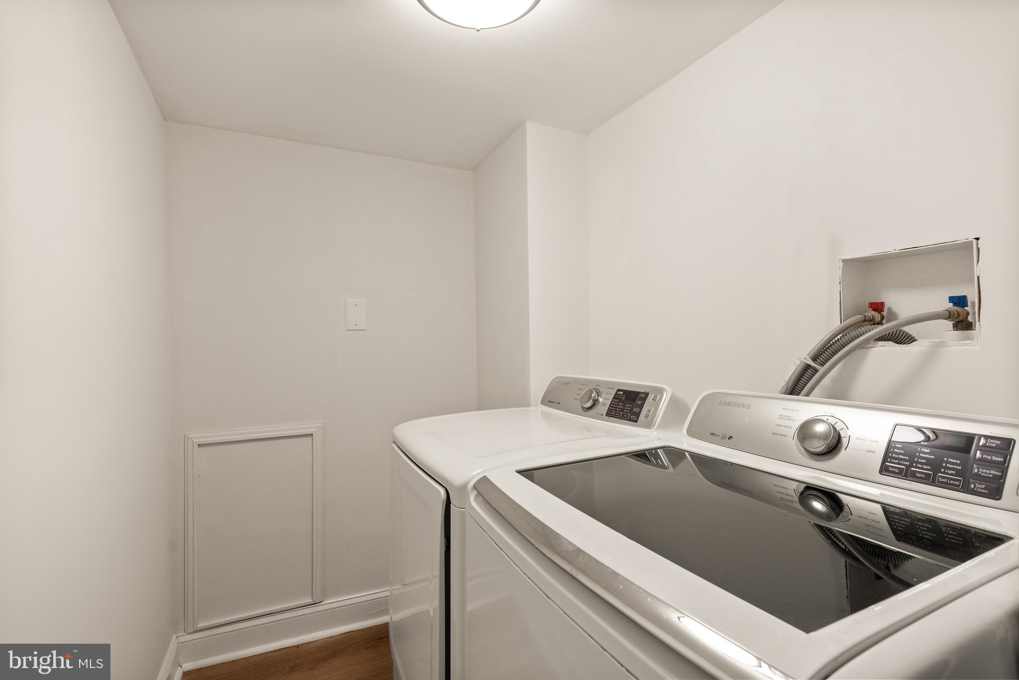 PINEWOOD LAKE - Residential