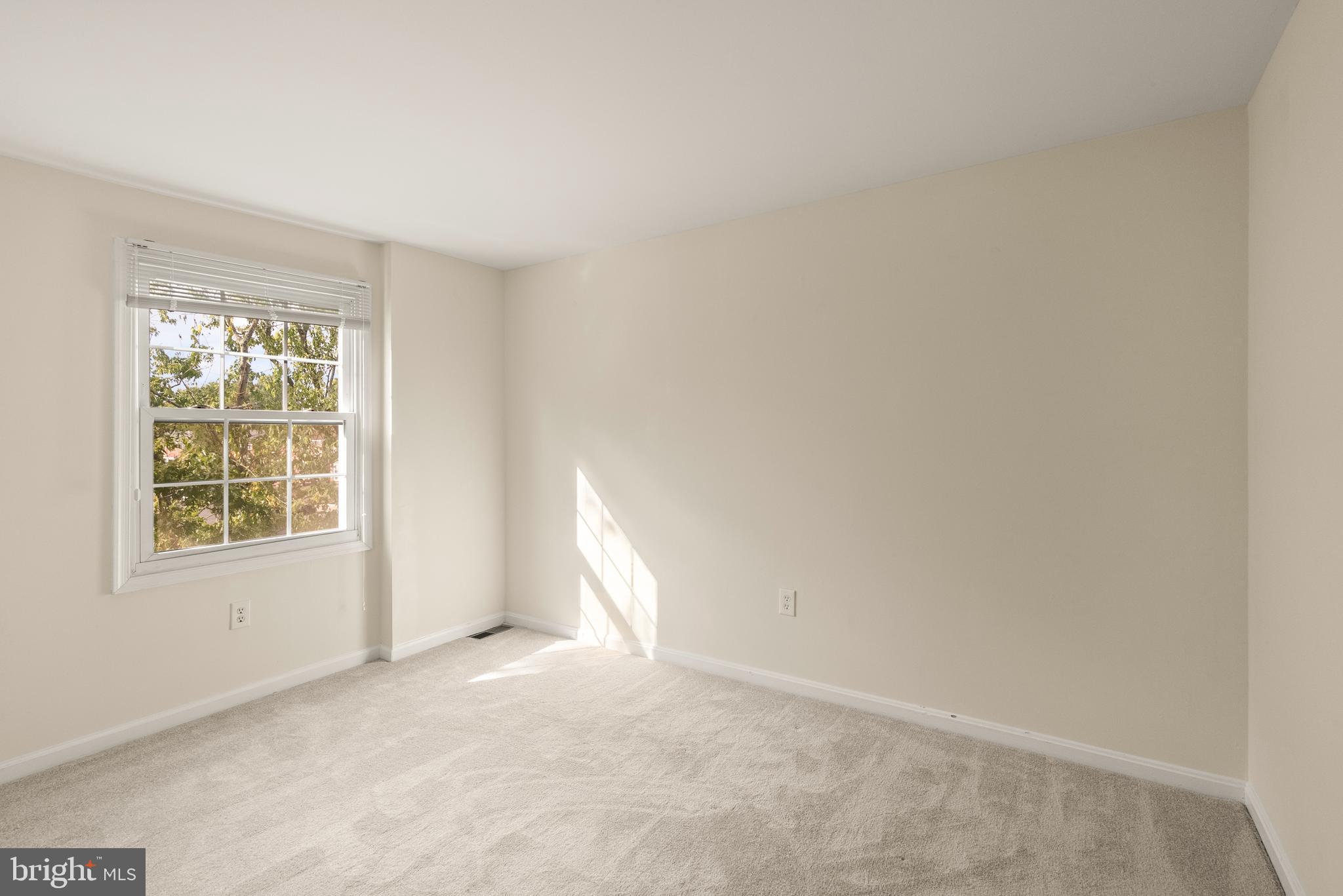 PINEWOOD LAKE - Residential