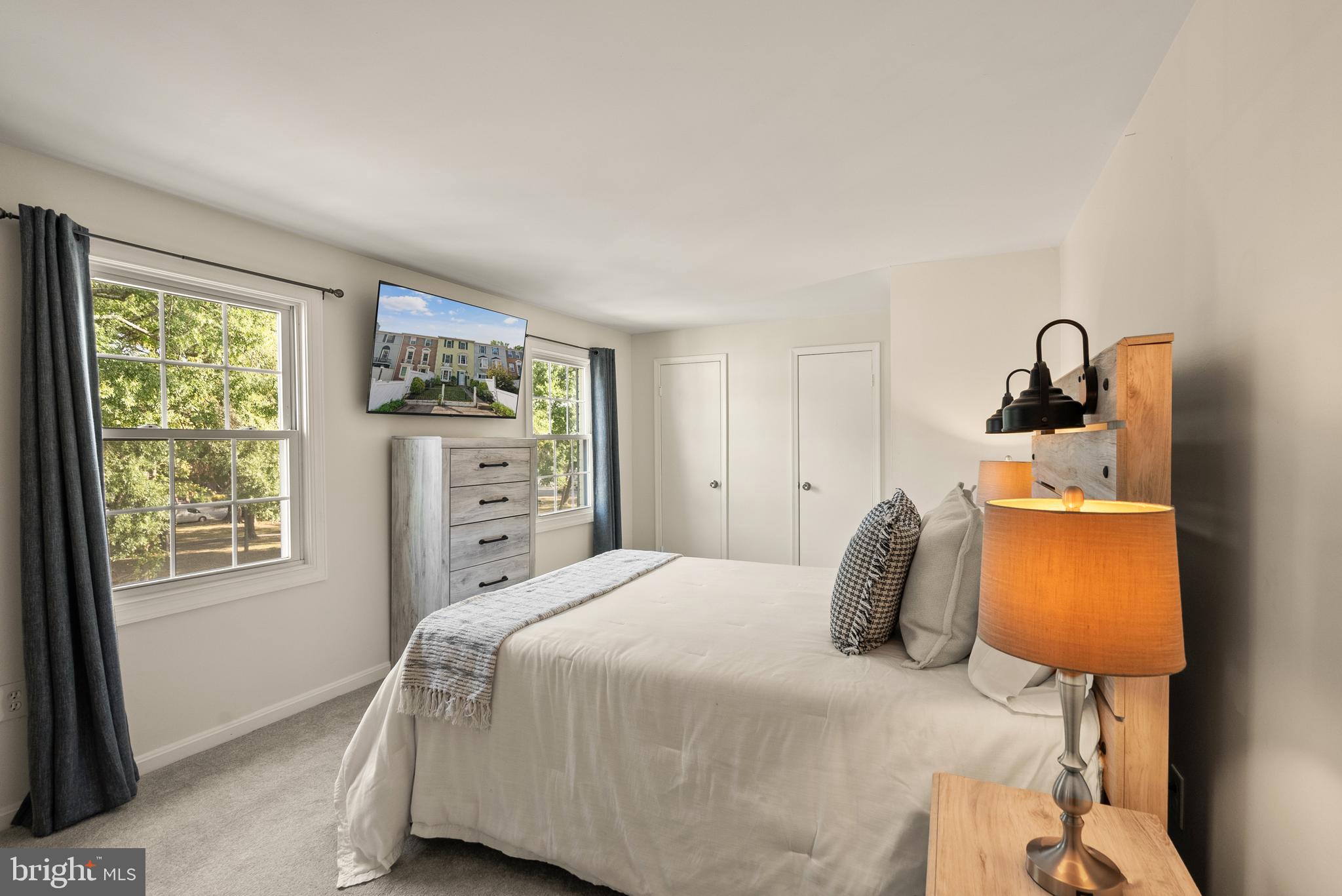 PINEWOOD LAKE - Residential