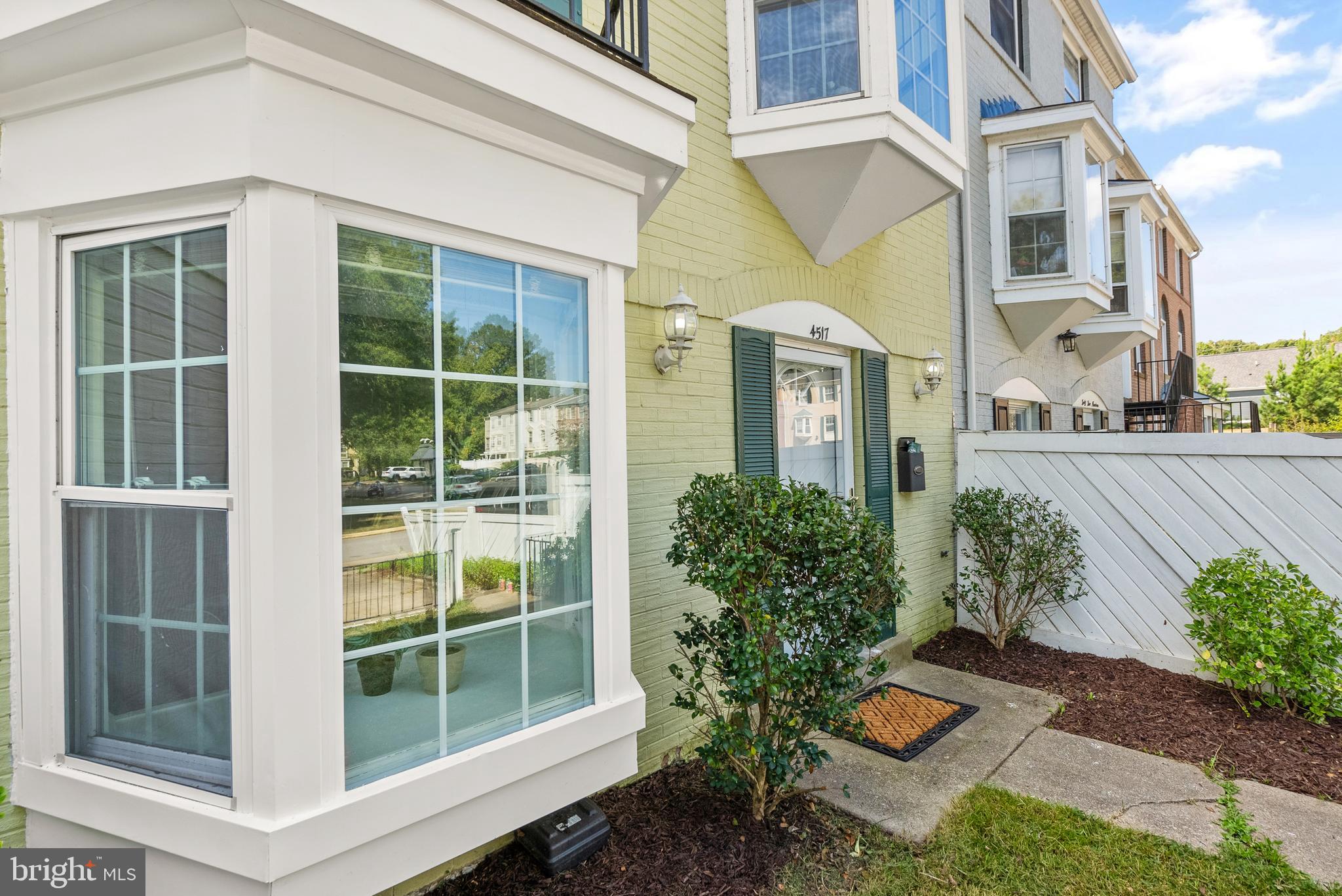 PINEWOOD LAKE - Residential