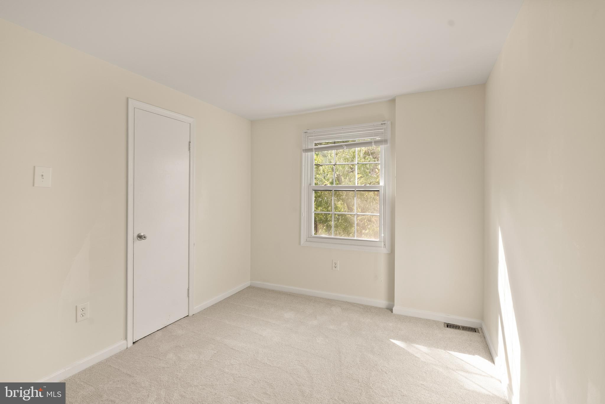 PINEWOOD LAKE - Residential