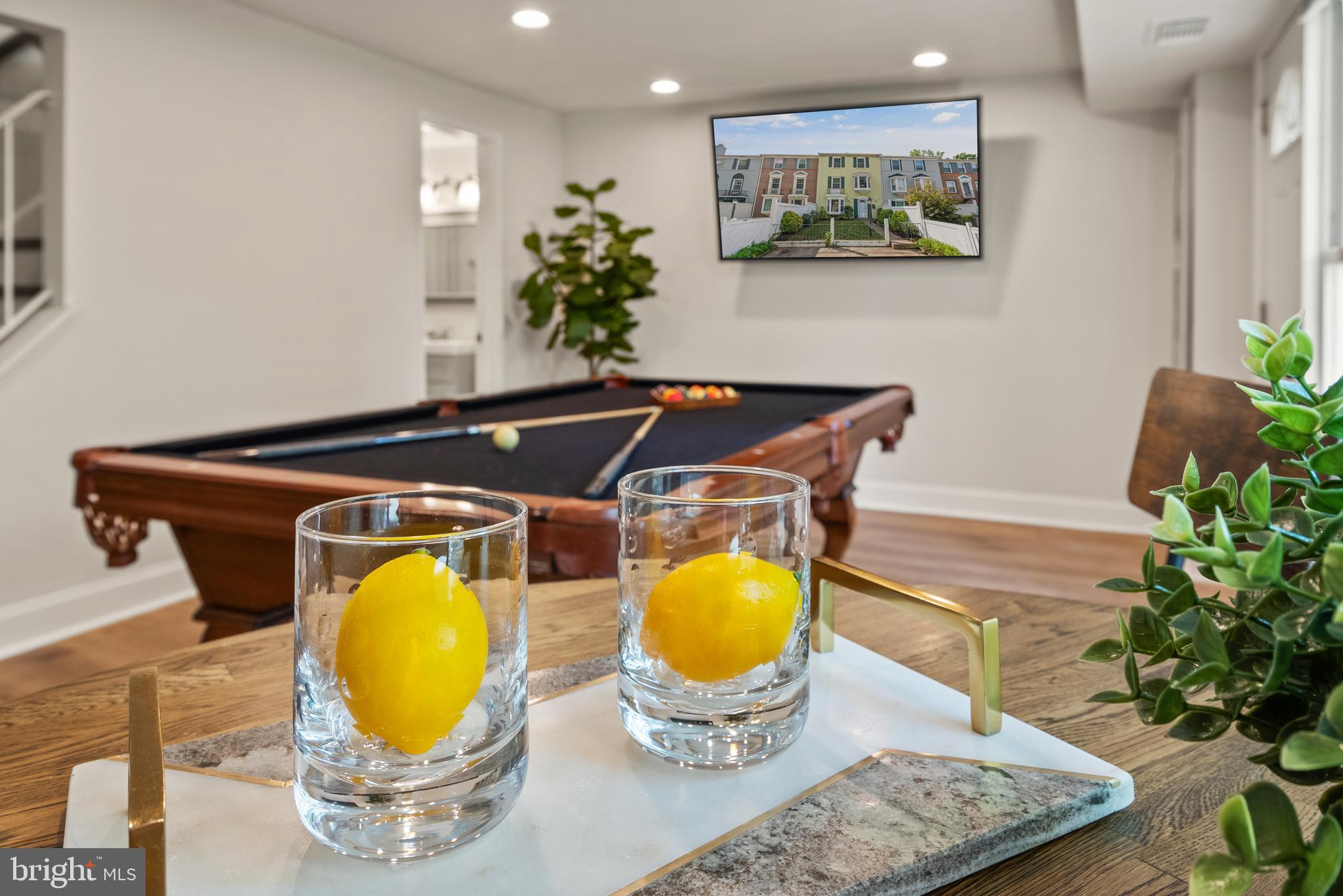 PINEWOOD LAKE - Residential