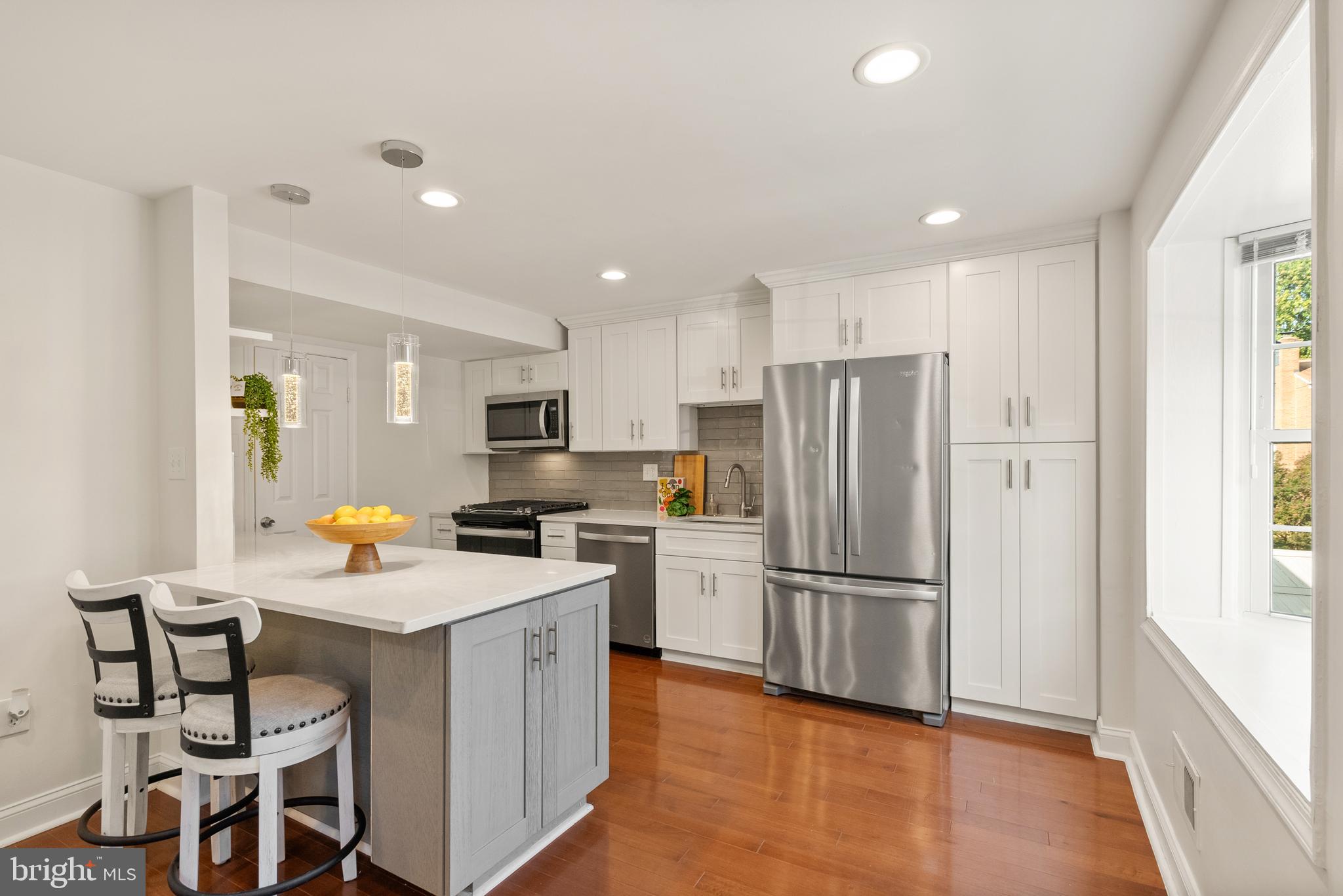 PINEWOOD LAKE - Residential