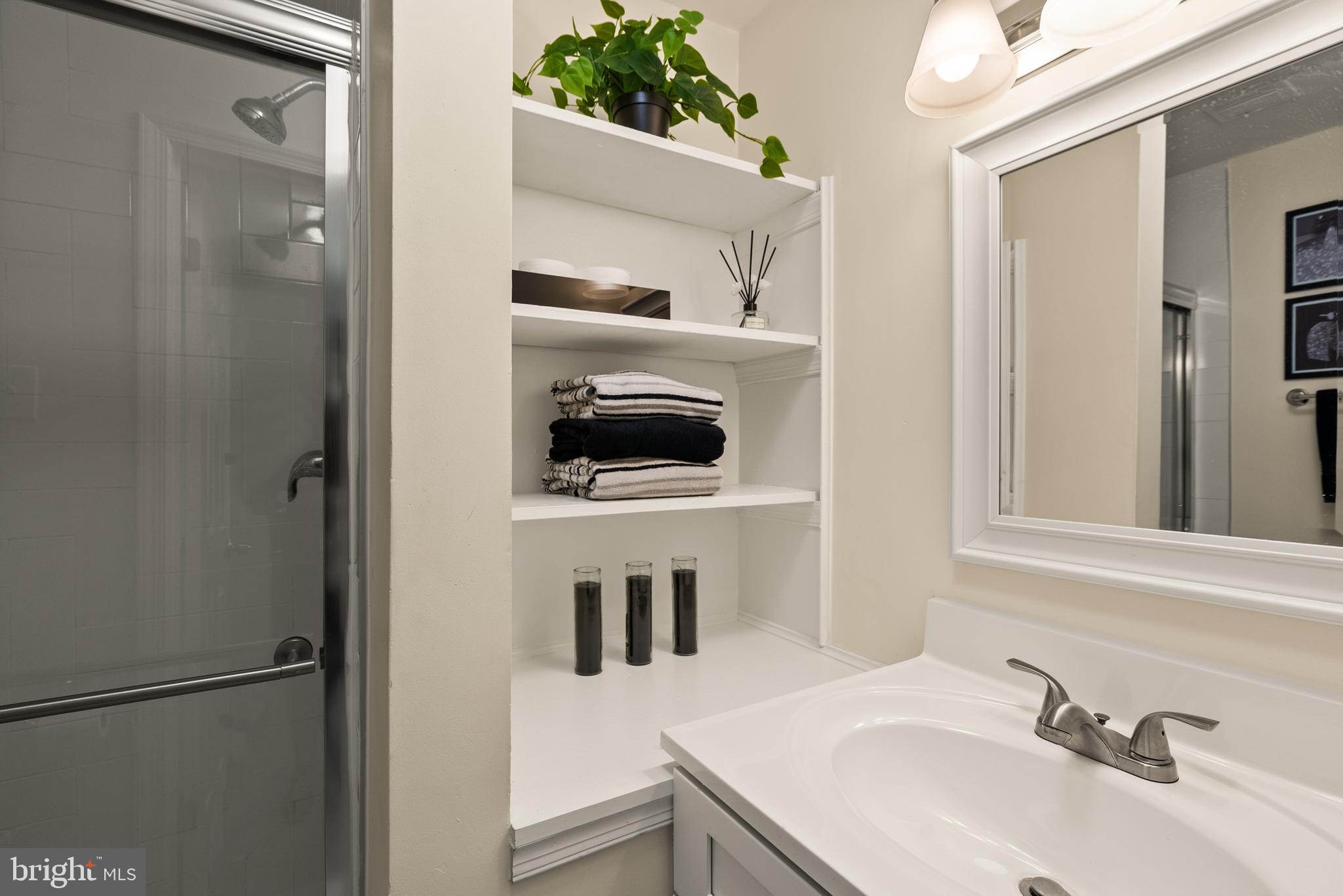 PINEWOOD LAKE - Residential