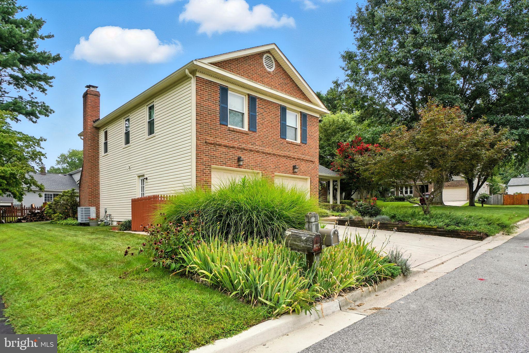 COURTS OF CROFTON - Residential