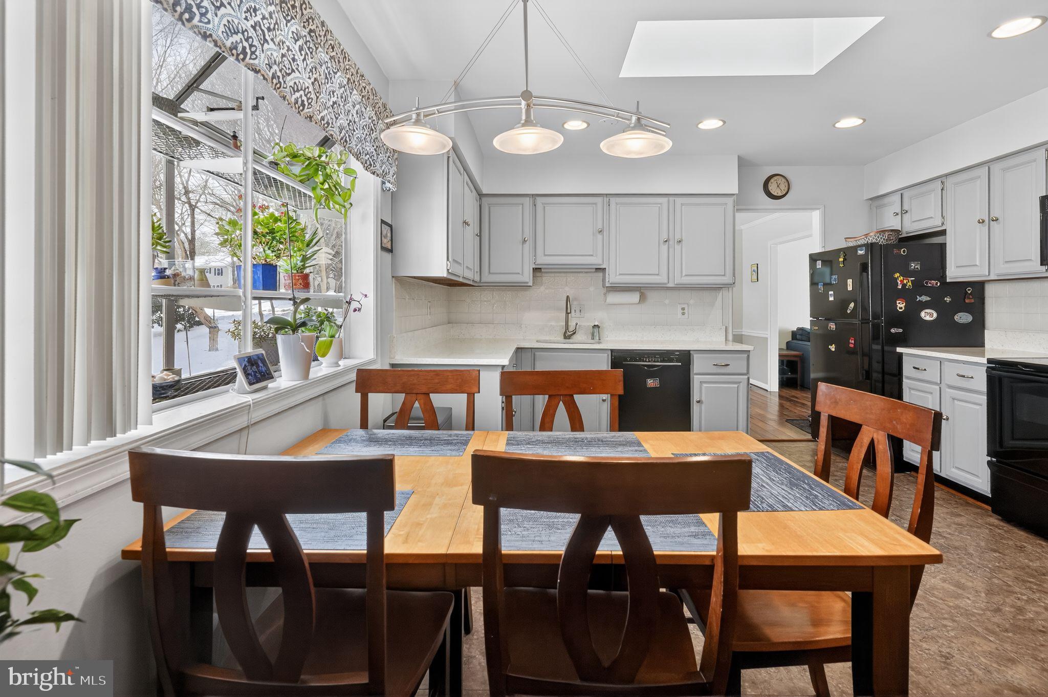 COURTS OF CROFTON - Residential