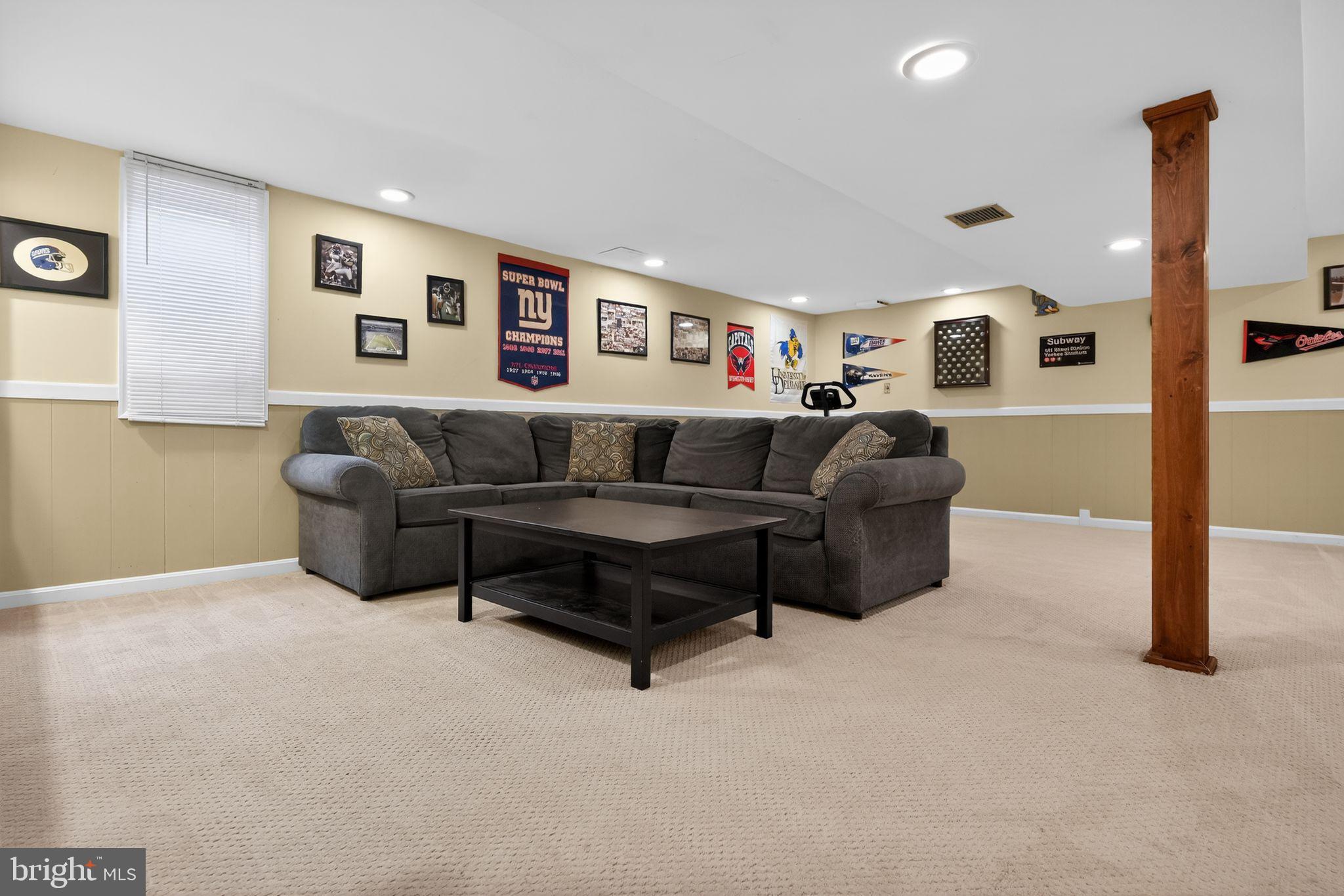 COURTS OF CROFTON - Residential