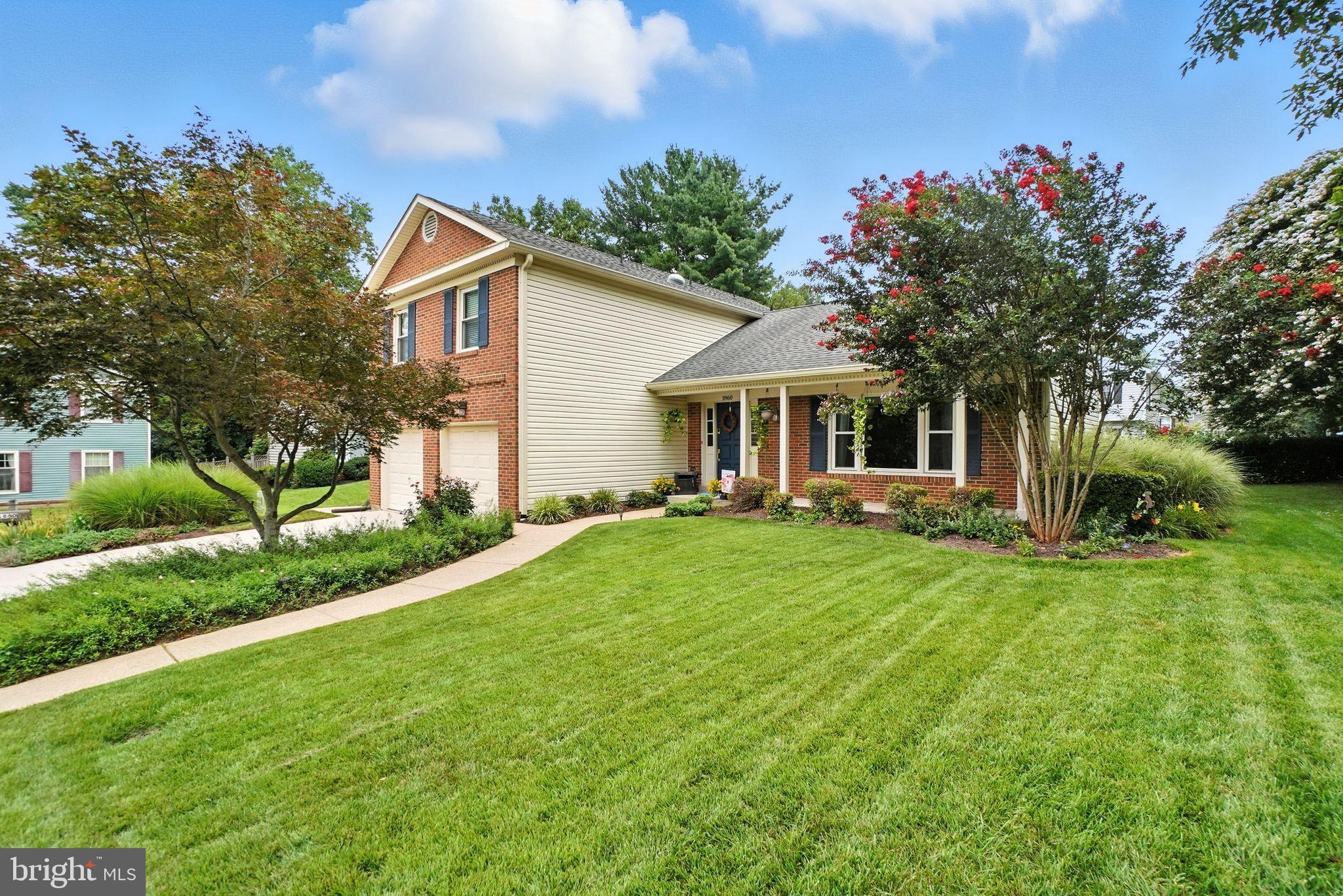 COURTS OF CROFTON - Residential