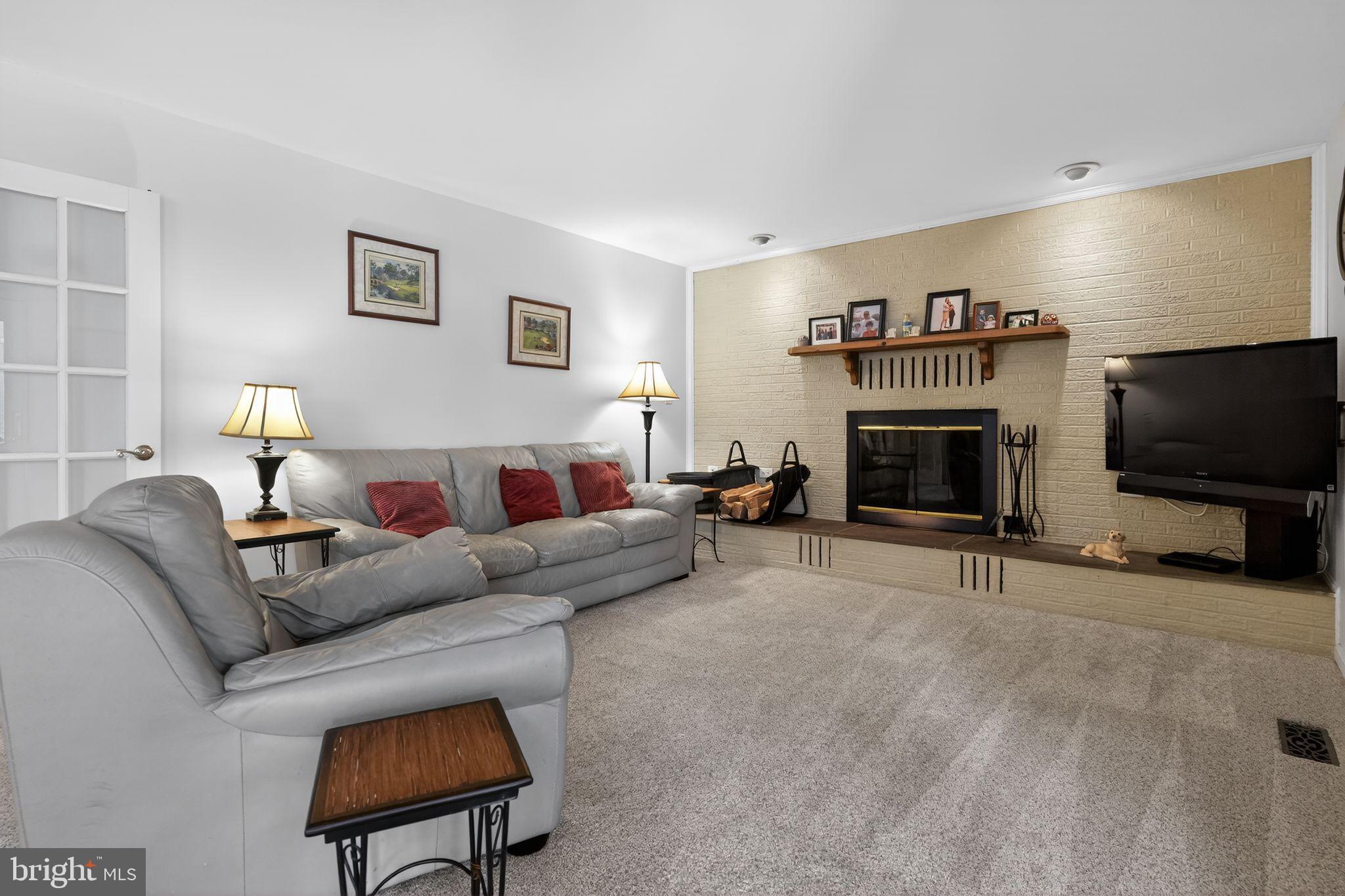 COURTS OF CROFTON - Residential