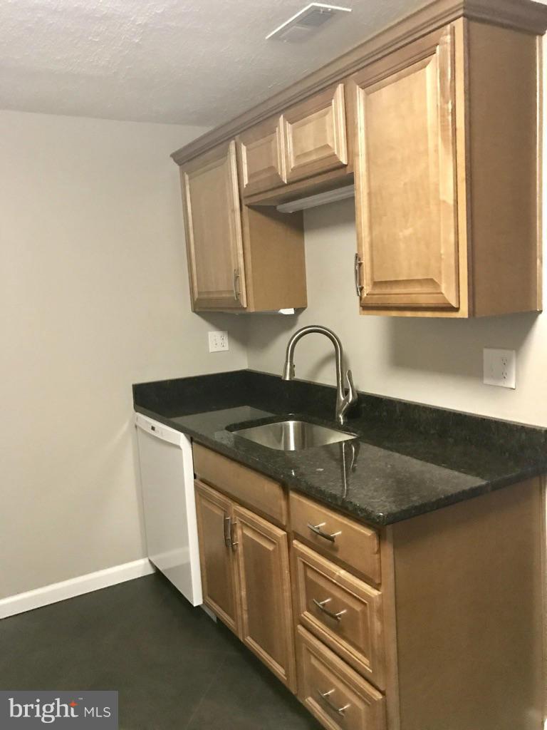 VILLAGE OF HICKORY RIDGE - Residential Lease