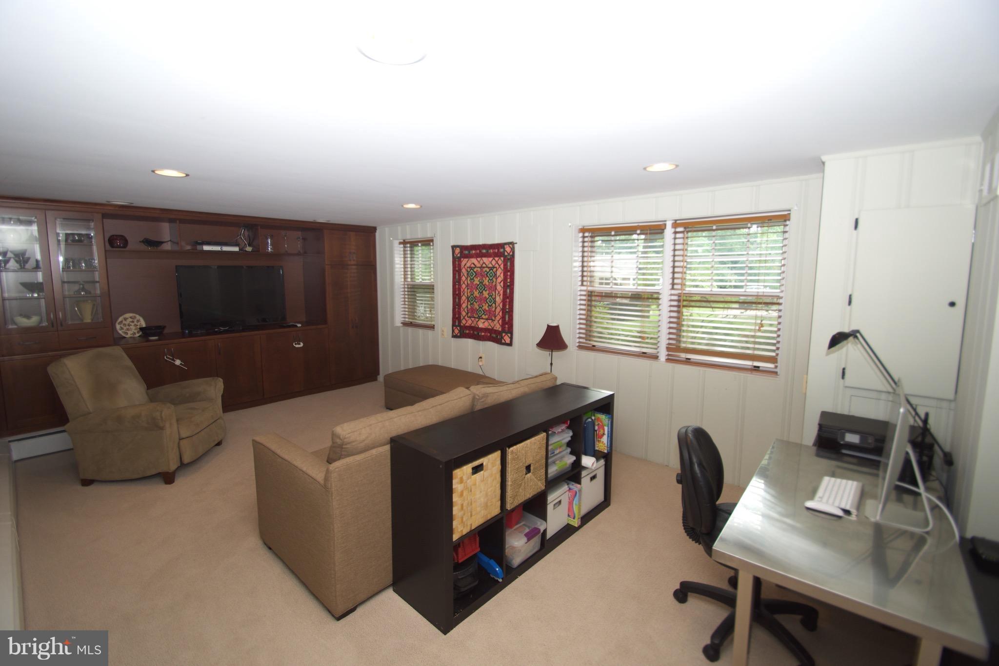 TEN HILLS - Residential