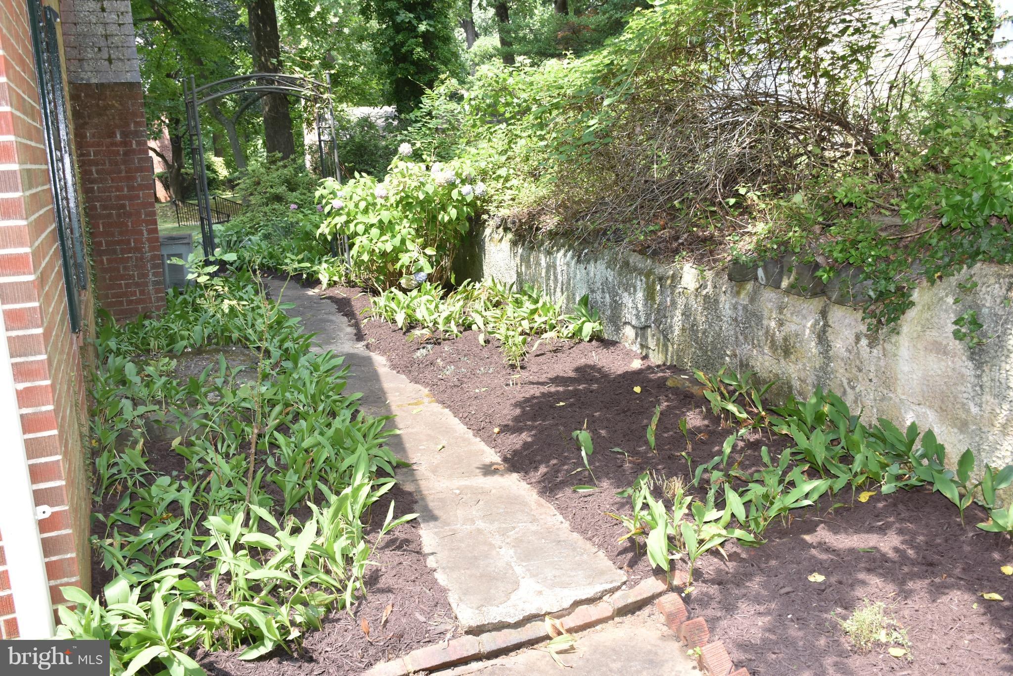 TEN HILLS - Residential