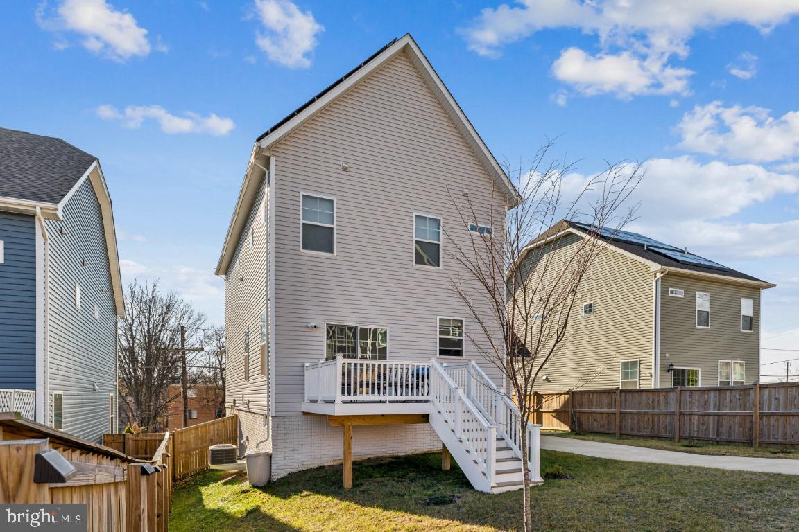 DEANWOOD PARK - Residential