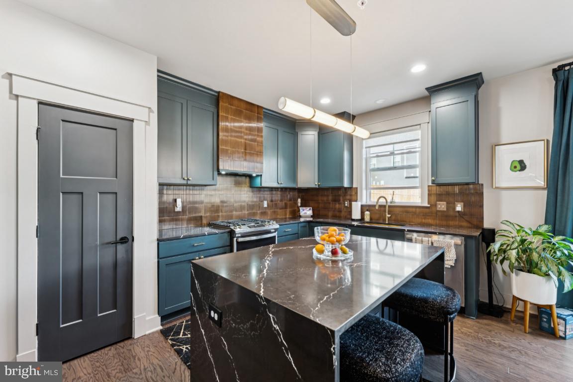 DEANWOOD PARK - Residential