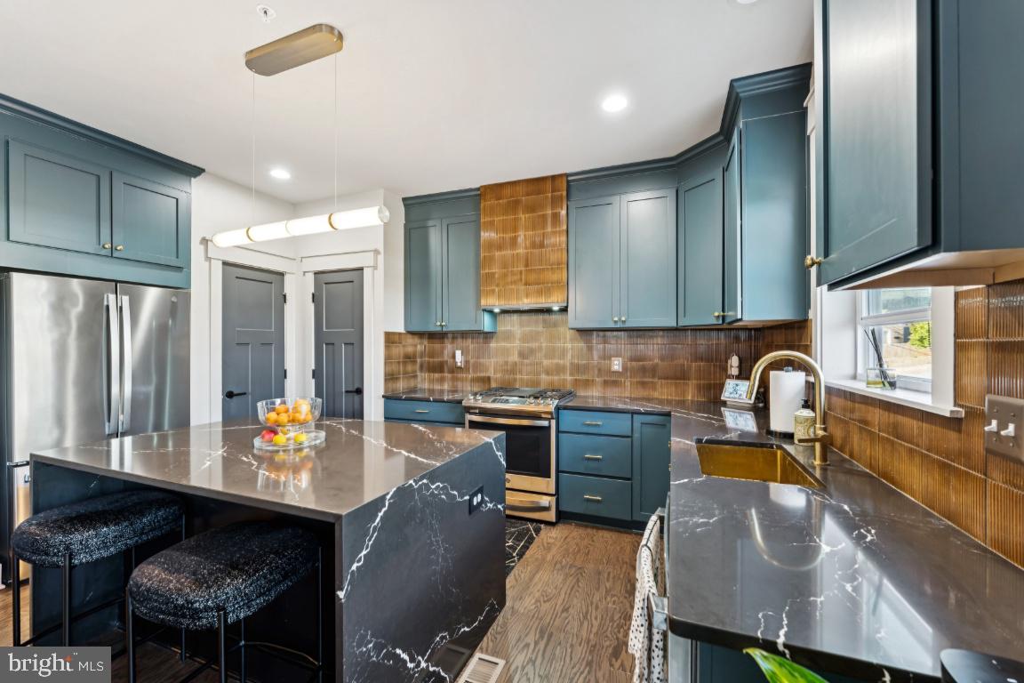 DEANWOOD PARK - Residential