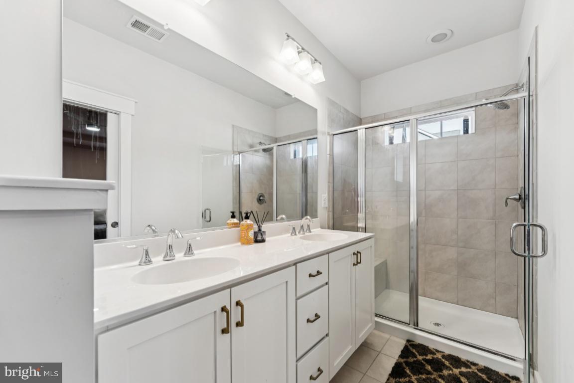 DEANWOOD PARK - Residential