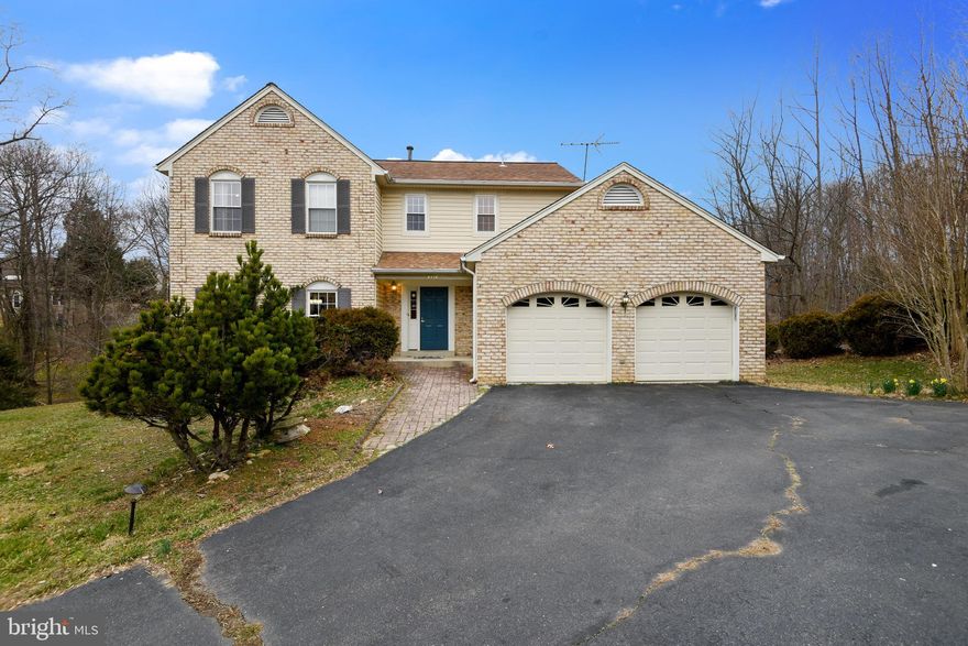 SPACIOUS AND OPEN COLONIAL - FANTASTIC LOCATION BETWEEN TYSONS, MOSIAC, VIENNA AND FALLS CHURCH.  4 BEDROOMS, 3.5 BATHS, FRESHLY PAINTED, BIG FAMILY ROOM WITH WOOD FIRE PLACE OFF KITCHEN /DINING AREA.  DECK OFF FAMILY ROOM OVERLOOKS WOODED BACK YARD.  CAN'T BEAT THE CONVENIENCE TO THE DUNN LORING METRO - LESS THAN 2 MILES. AVAILABLE NOW - 12 MONTH TO 36 MONTH LEASE AVAILABLE.  PETS ON CASE BY CASE BASIS, TENANT PAYS ALL UTILITIES.  AVAILABLE IMMEDIATELY.  RENTSPREE APPLICATION.