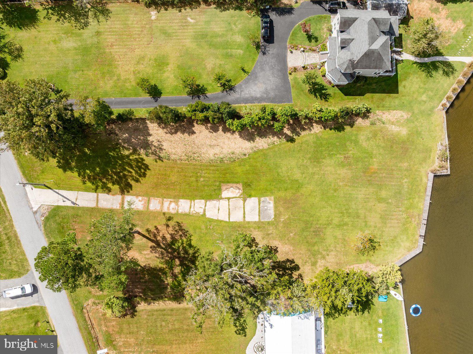 CAPE ISLE OF WIGHT - Land