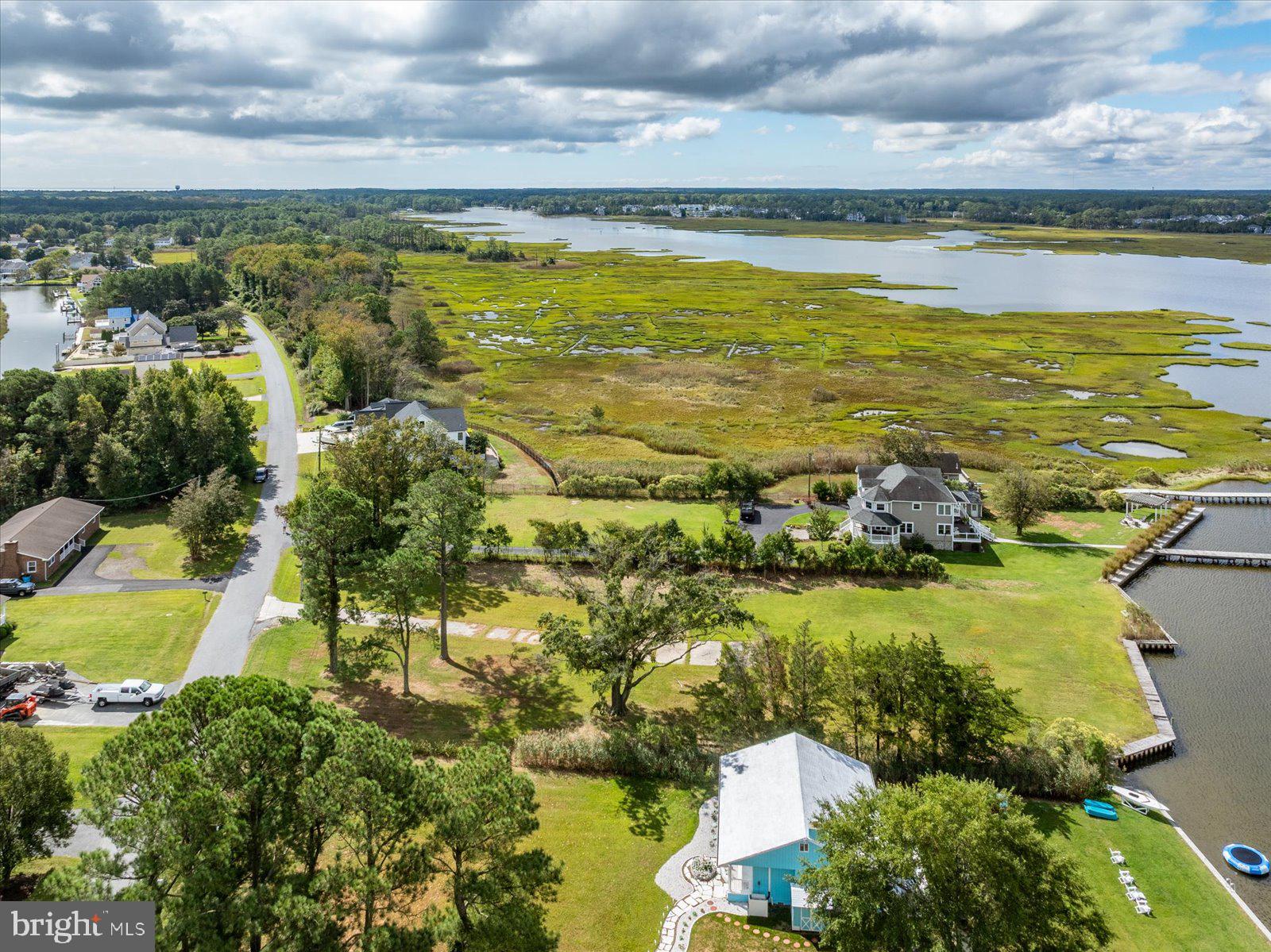 CAPE ISLE OF WIGHT - Land