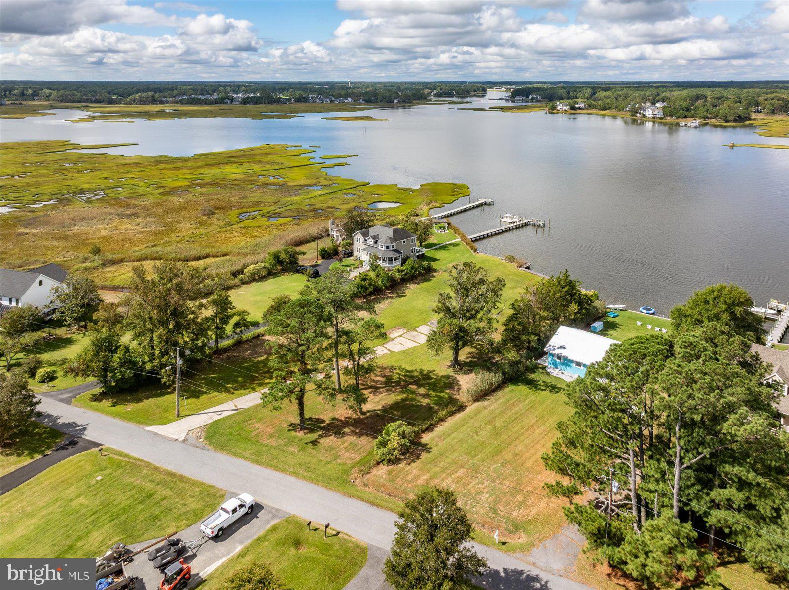 CAPE ISLE OF WIGHT - Land