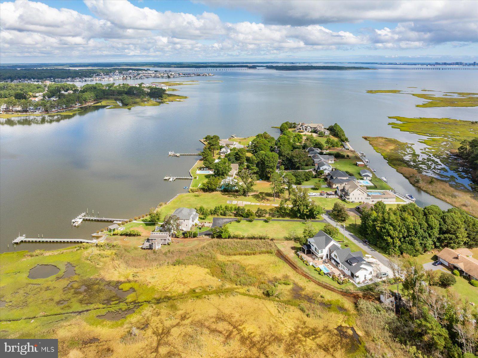 CAPE ISLE OF WIGHT - Land