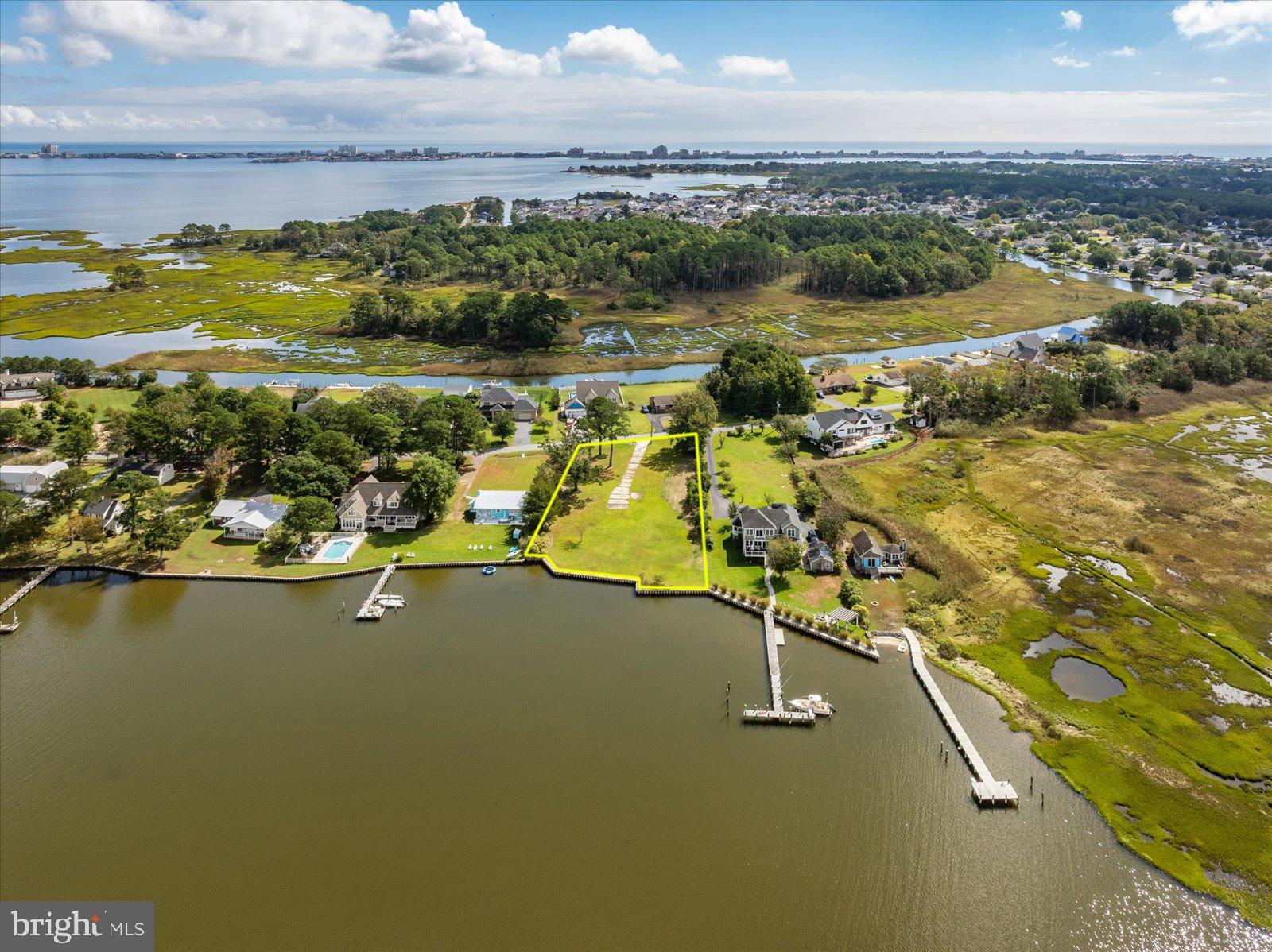 CAPE ISLE OF WIGHT - Land