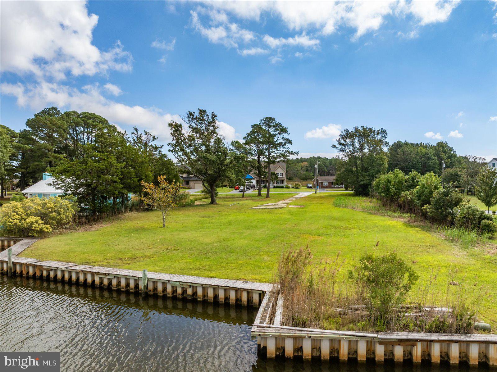 CAPE ISLE OF WIGHT - Land