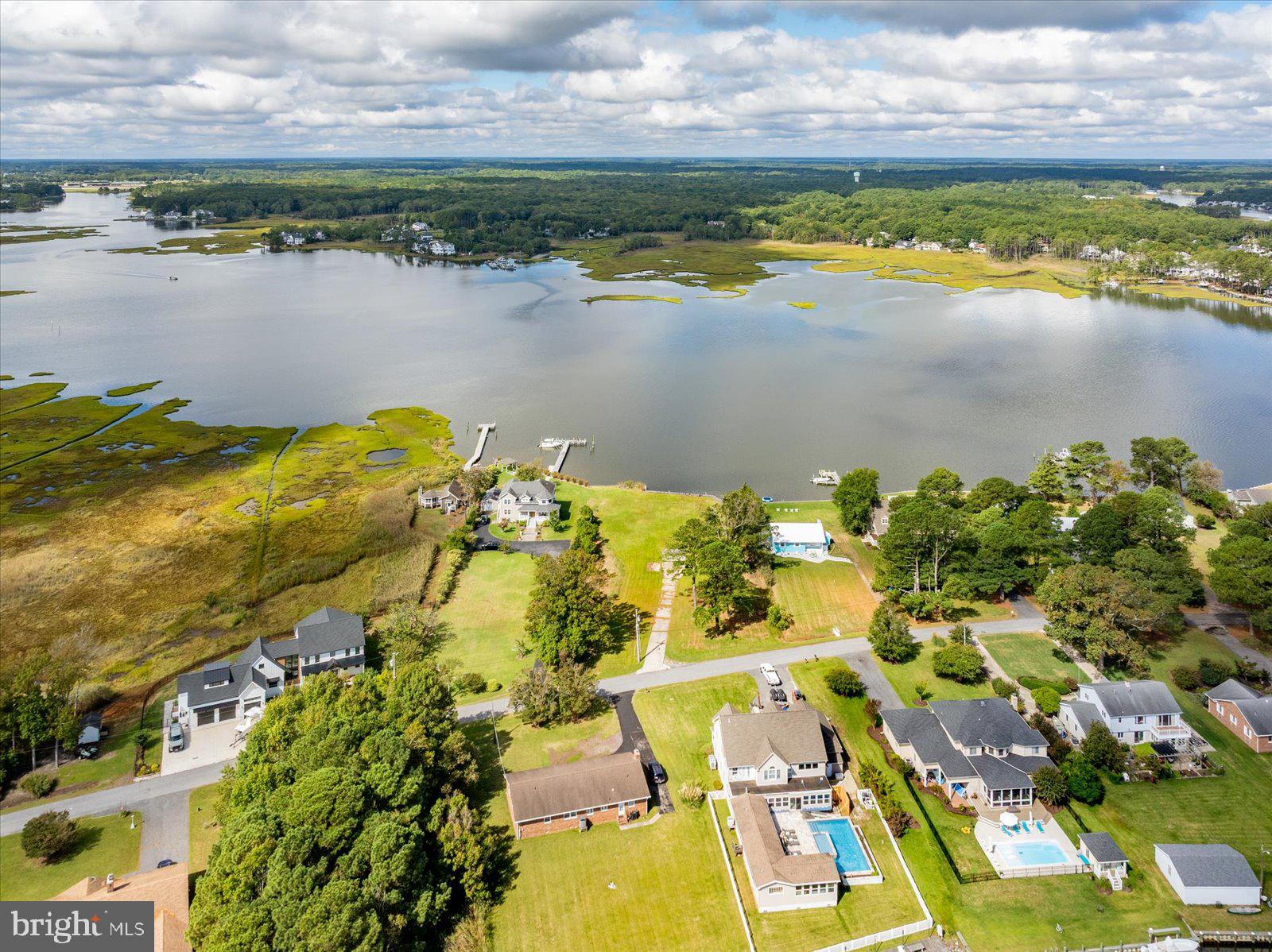 CAPE ISLE OF WIGHT - Land