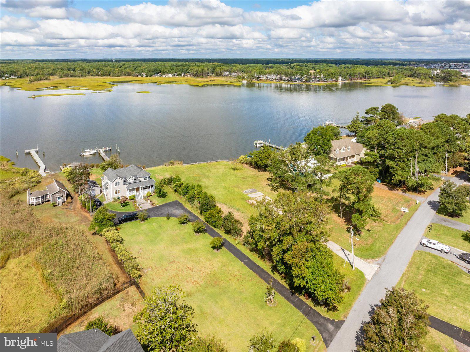 CAPE ISLE OF WIGHT - Land