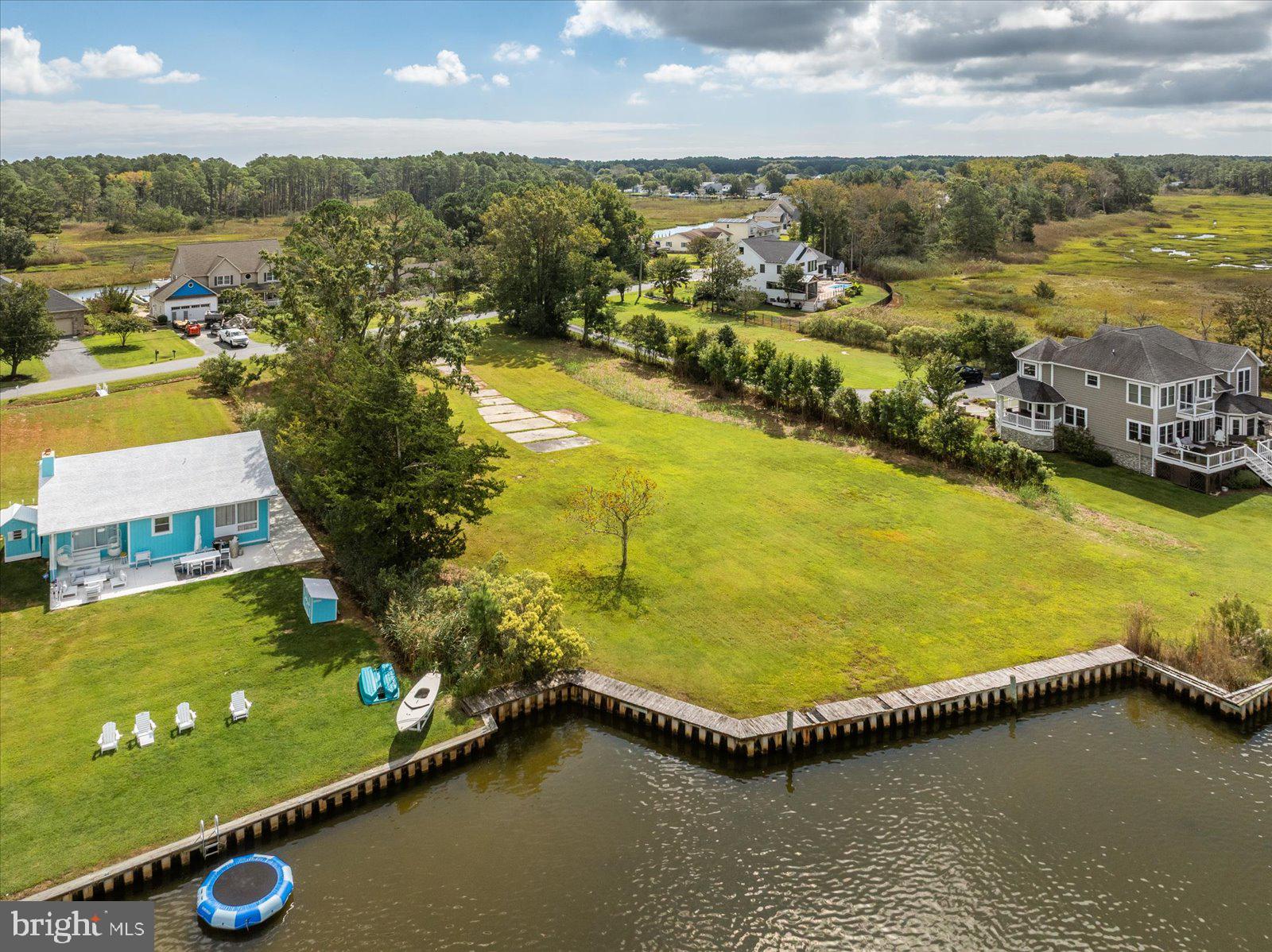 CAPE ISLE OF WIGHT - Land