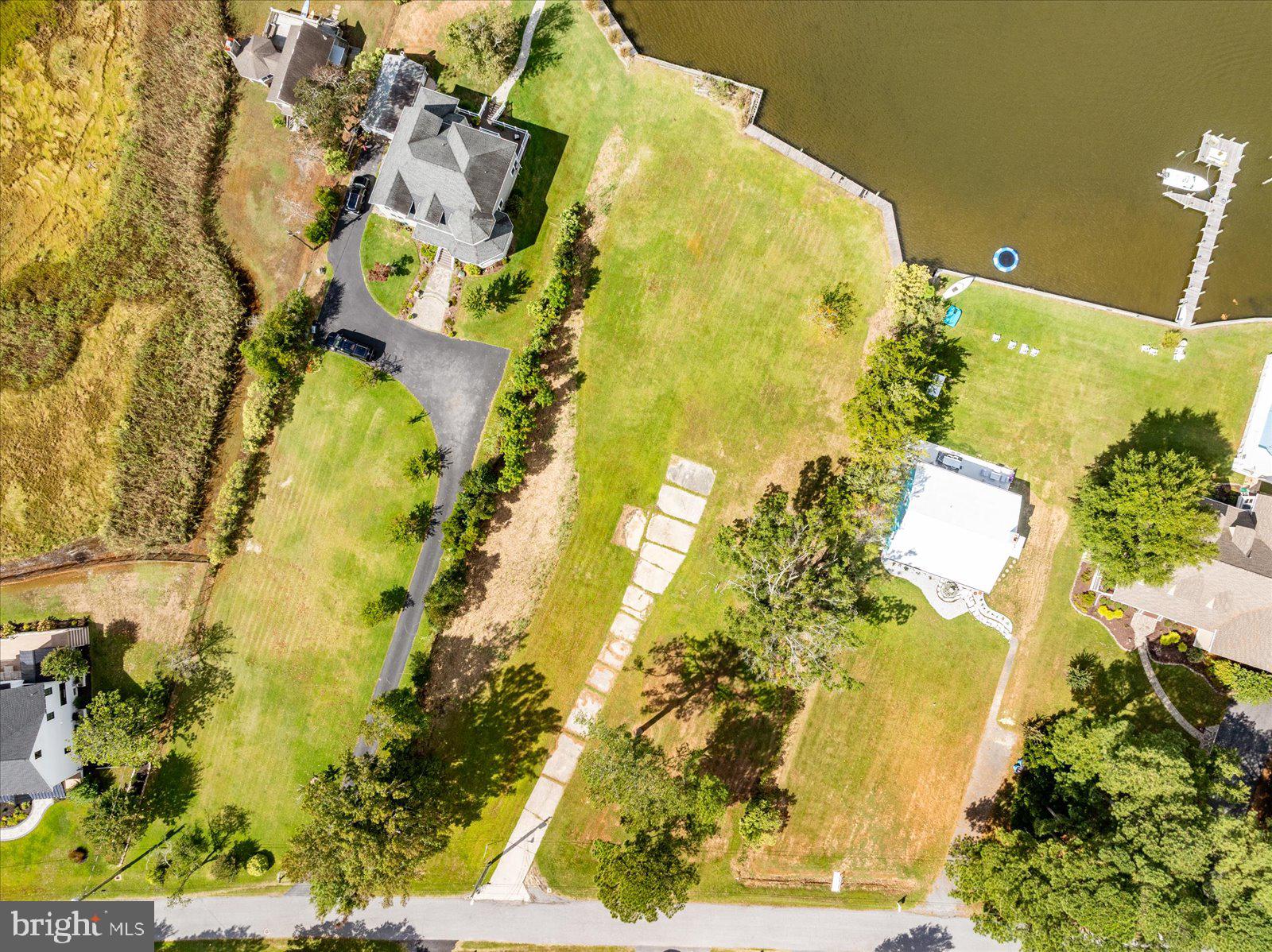 CAPE ISLE OF WIGHT - Land