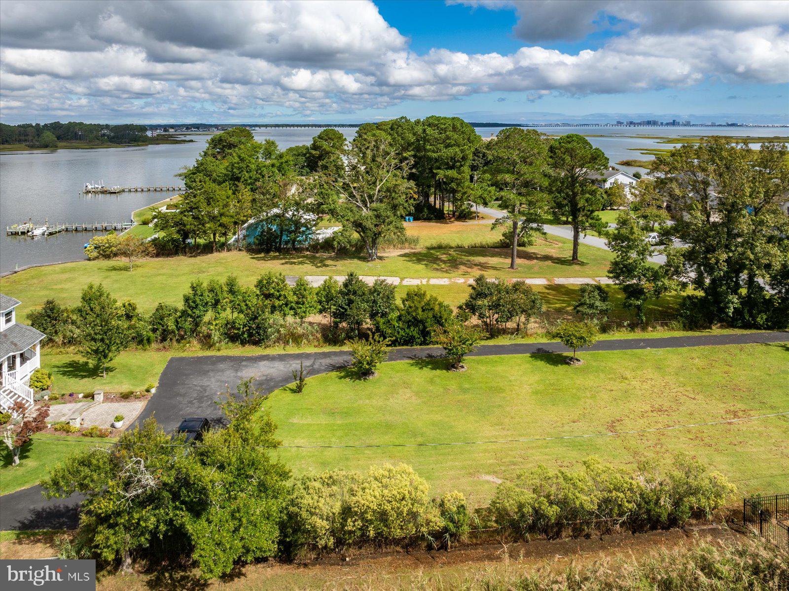 CAPE ISLE OF WIGHT - Land