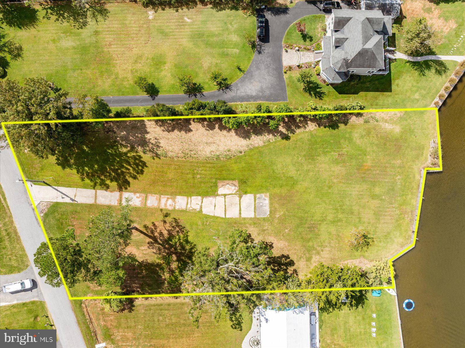 CAPE ISLE OF WIGHT - Land