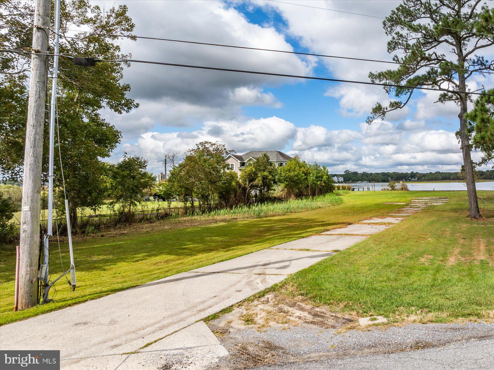 CAPE ISLE OF WIGHT - Land