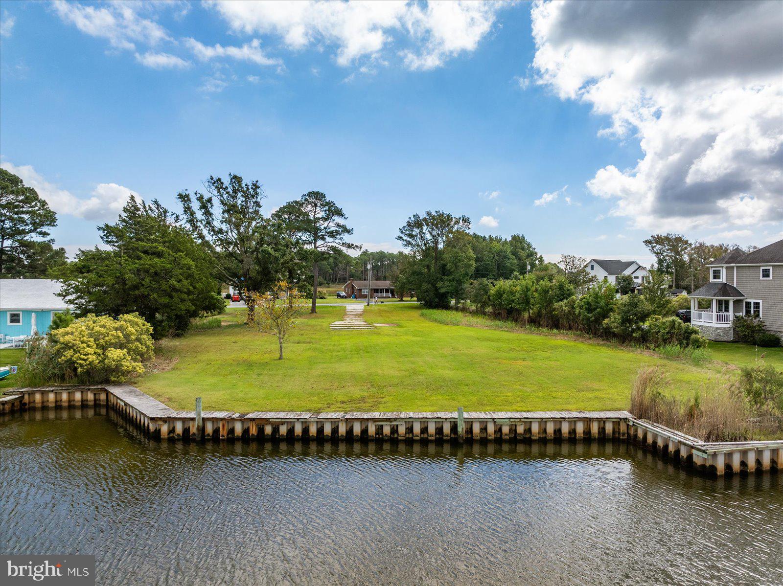 CAPE ISLE OF WIGHT - Land