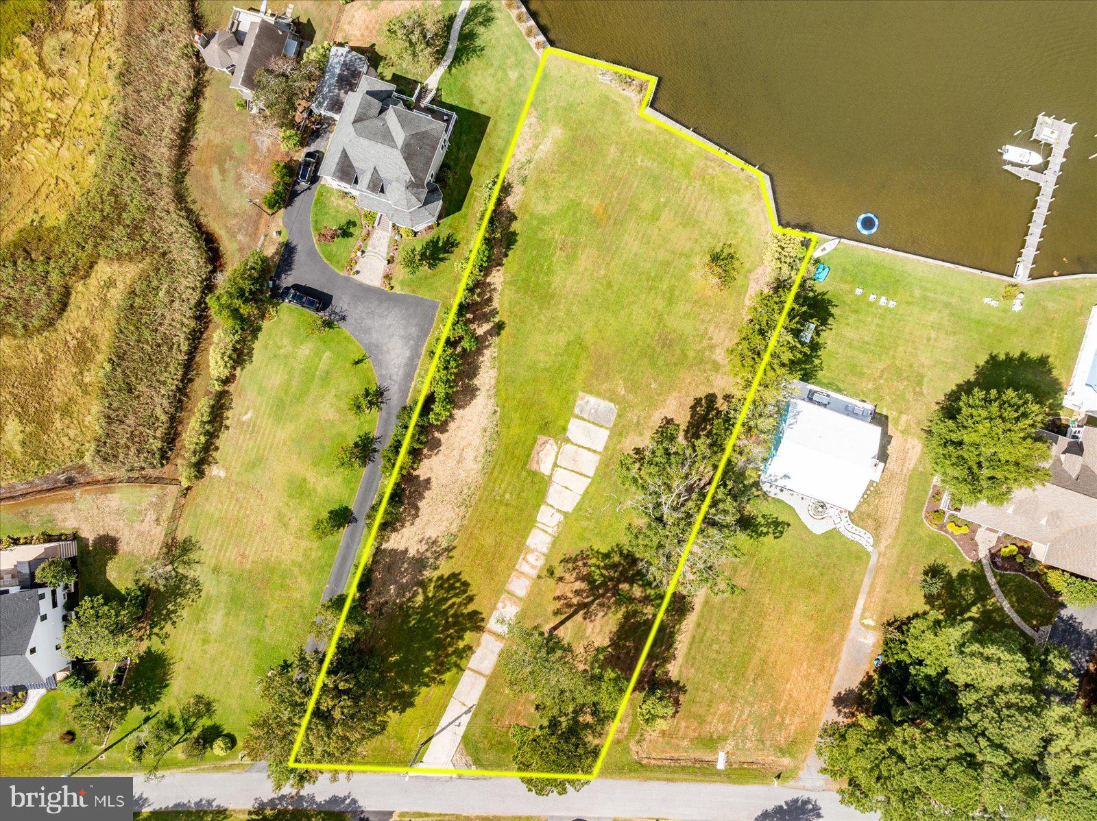 CAPE ISLE OF WIGHT - Land