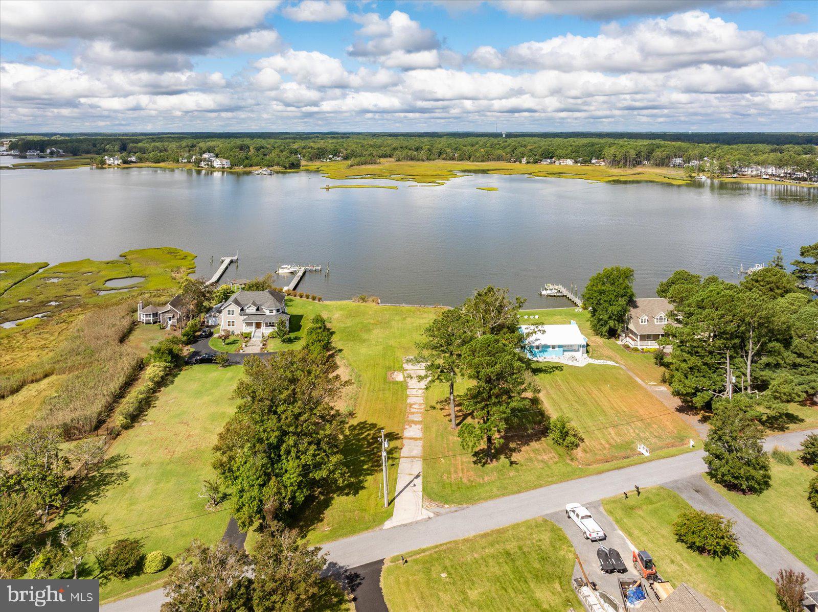 CAPE ISLE OF WIGHT - Land