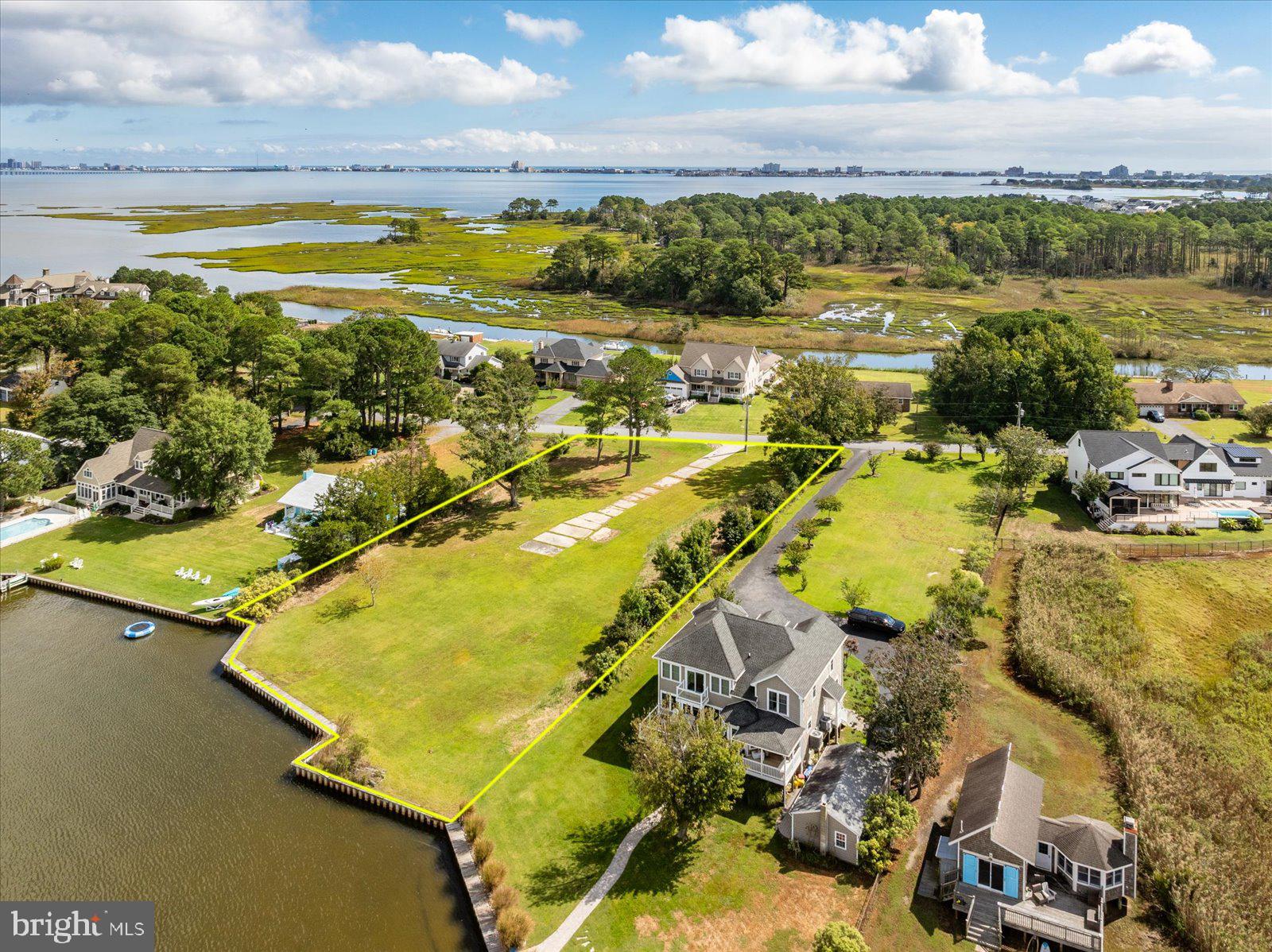 CAPE ISLE OF WIGHT - Land