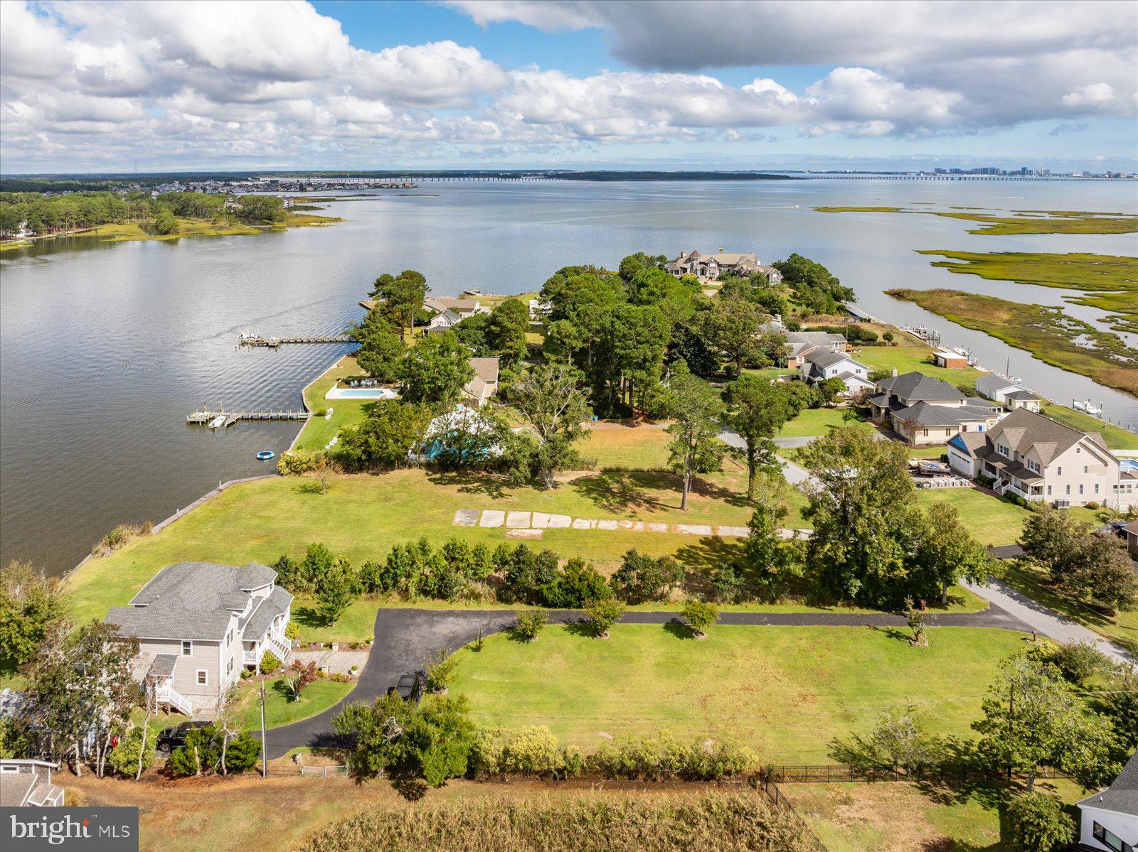 CAPE ISLE OF WIGHT - Land